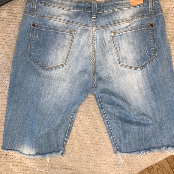 5/$25!! Knee Length Distressed Denim Shorts - Picture 5 of 10